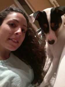 Pilar con su perro Olivo 