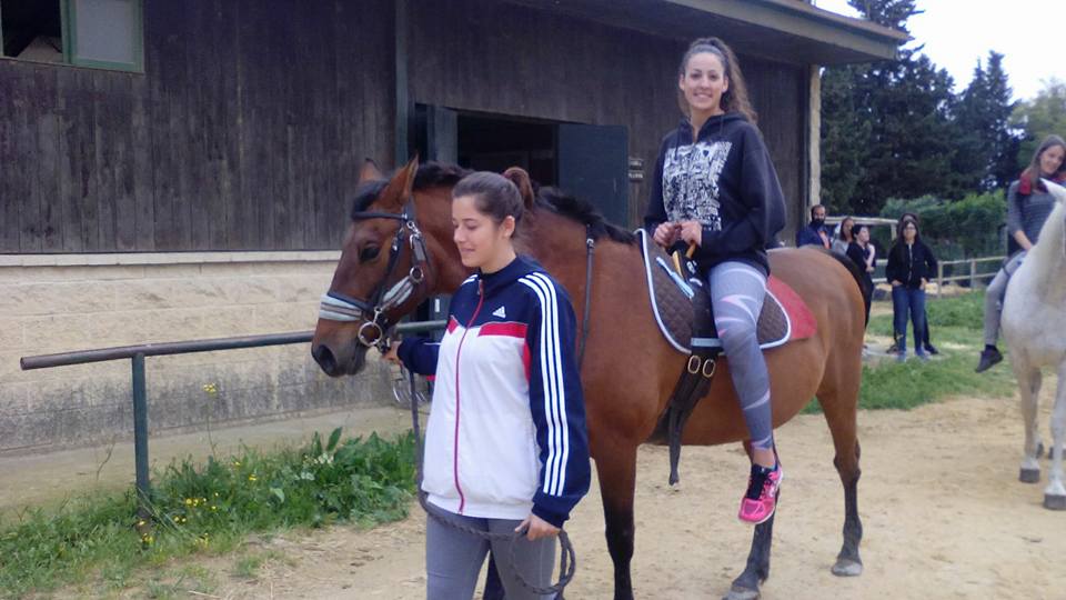 Pilar montando a caballo