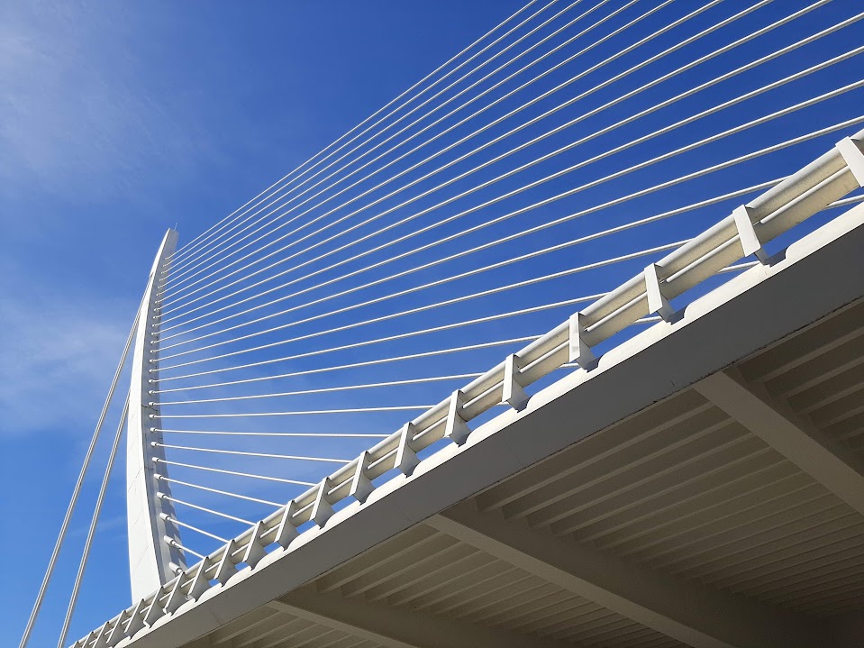 Foto de un puente de tirantes