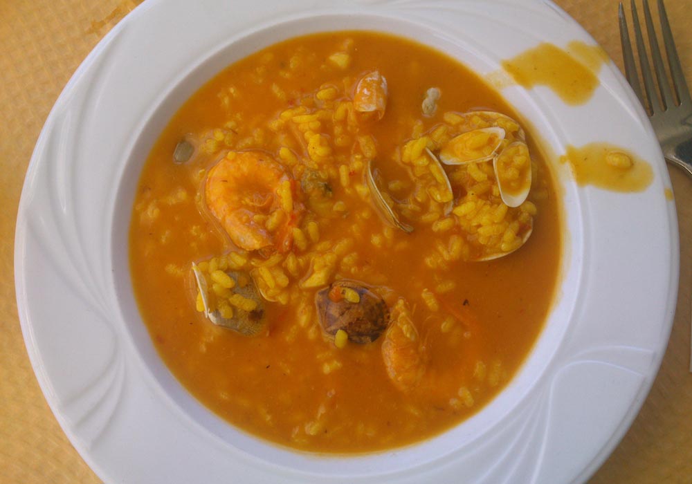 Arroz caldoso a la marinera