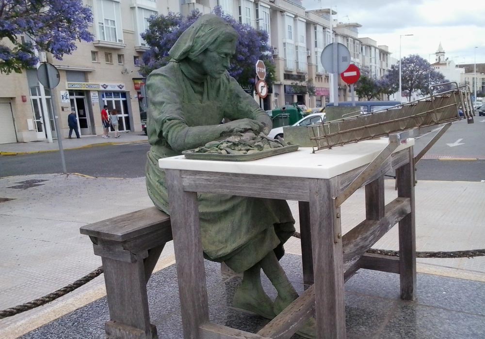 Monumento a la mujer conservera