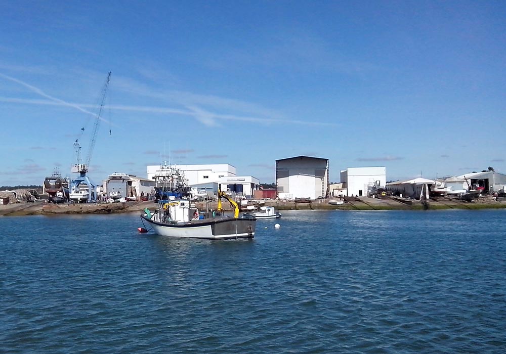 Talleres y astilleros desde el muelle