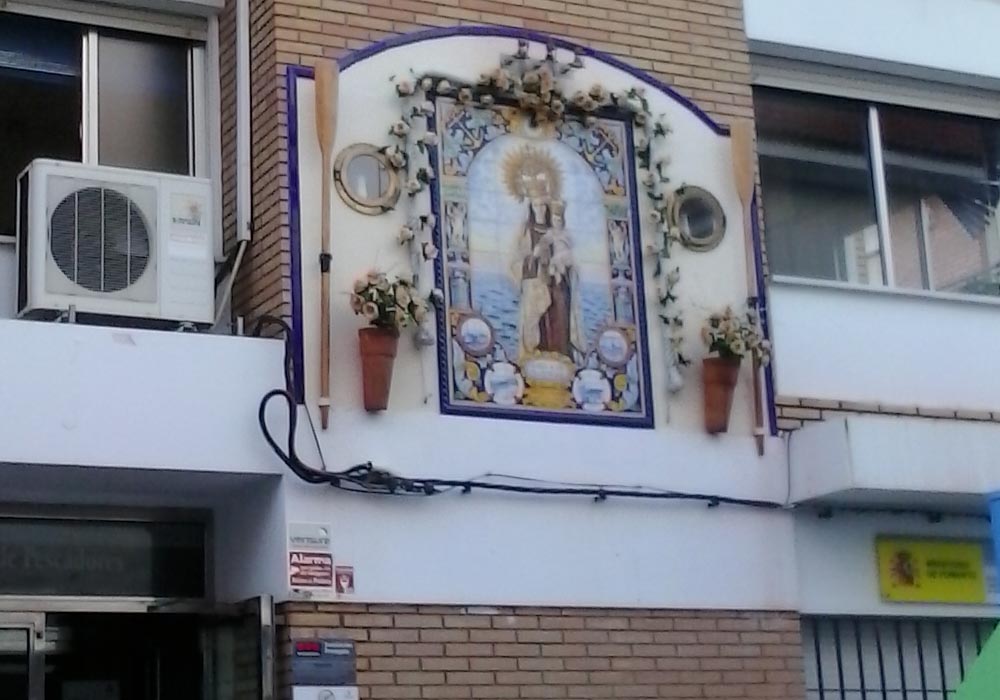 Azulejo de la Virgen del Carmen en la Cofradía de Pescadores