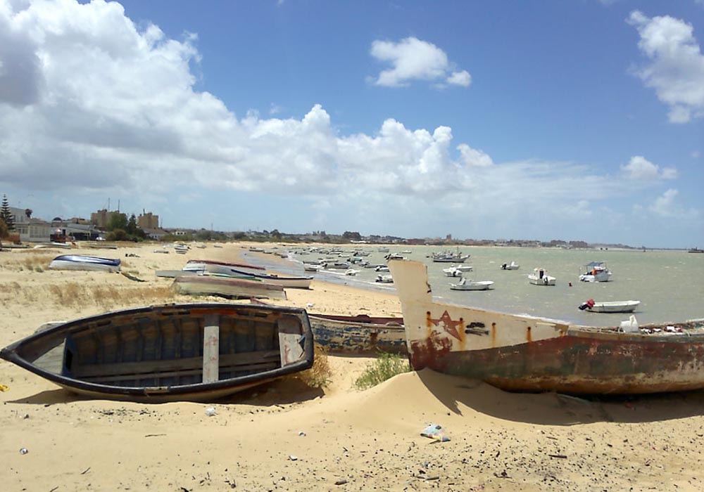 Barcas varadas al sur del puerto