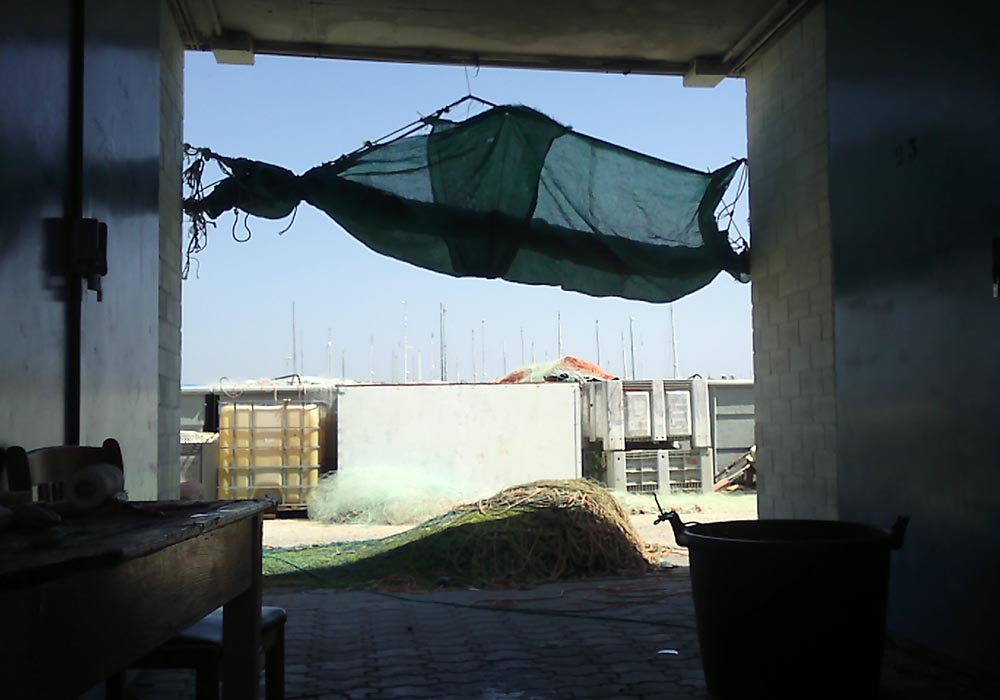 Vista del muelle desde el interior de cuarto de armadores