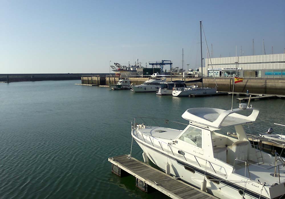 Vista del puerto deportivo y del varadero