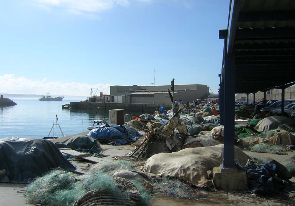 Redes y pertrechos en el muelle