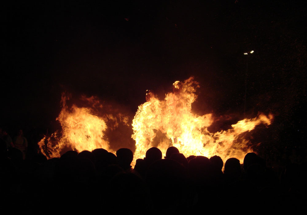 Quema de juanillos en la festividad de San Juan