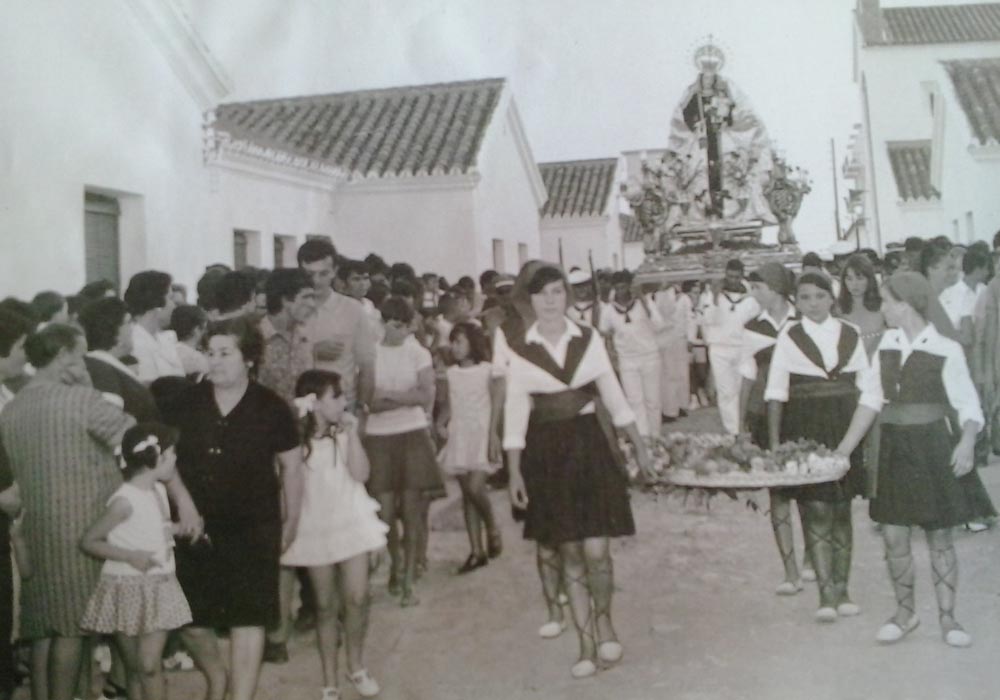 Antigua imagen de la procesión de la Virgen del Carmen