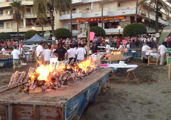 Moraga celebrada en la playa durante las fiestas de la Virgen del Carmen