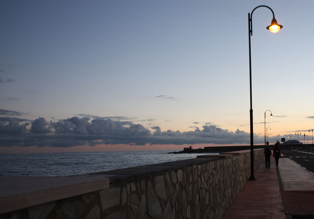 Vista del puerto de Adra desde el contradique