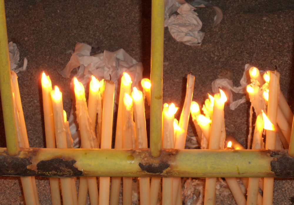 Ofrenda de luces en la playa