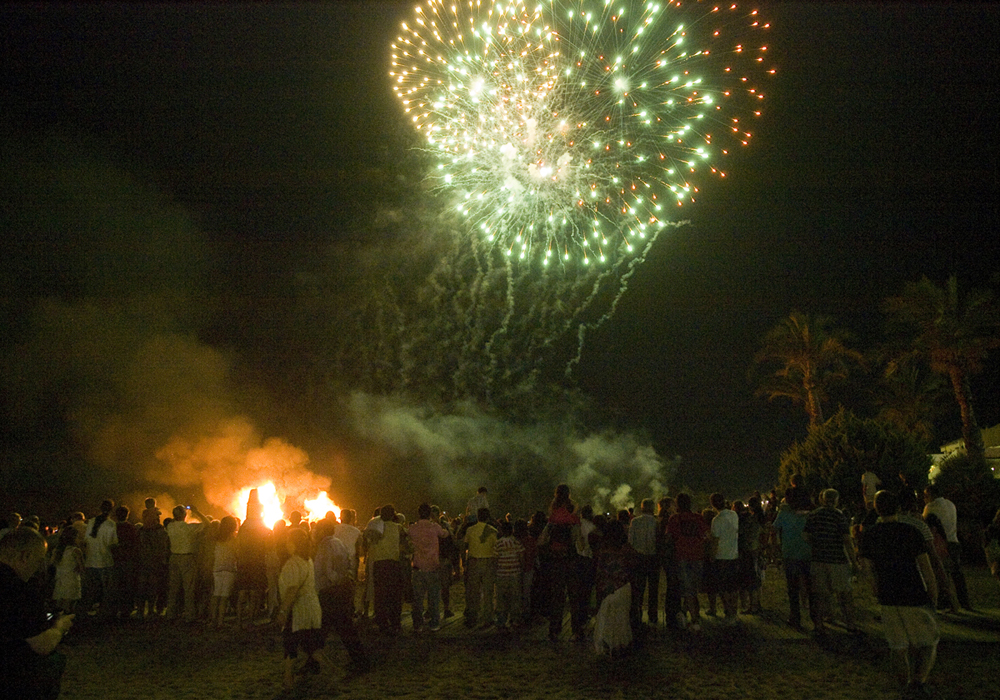 La noche de San Juan celebrada en la playa del Pósito